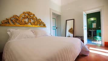 Chambre Double, balcon, vue cour intérieure | Wi-Fi gratuit