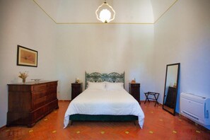 Deluxe Double Room, Courtyard View