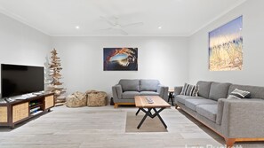 Smart TV - Sea Whisper - Lennox Head Village (Lennox Head)