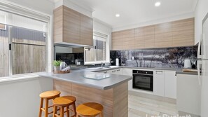 Fridge, microwave, oven, stovetop - Sea Whisper - Lennox Head Village (Lennox Head)