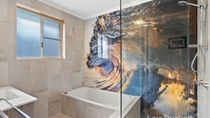 Shower, hair dryer, towels - Sea Whisper - Lennox Head Village (Lennox Head)