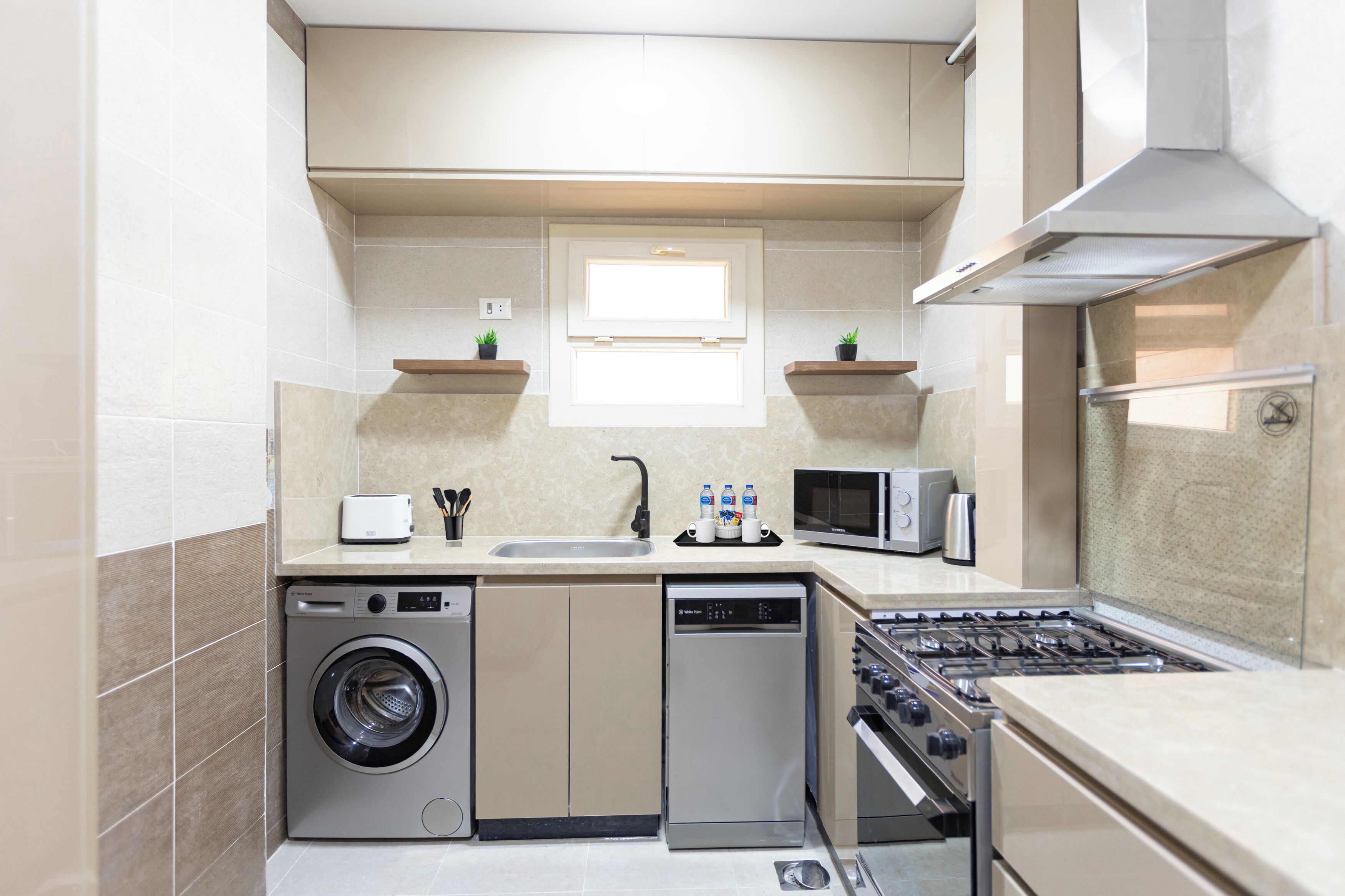 Deluxe Apartment, 3 Bedrooms, Balcony, City View | Private kitchen | Full-size fridge, microwave, oven, stovetop