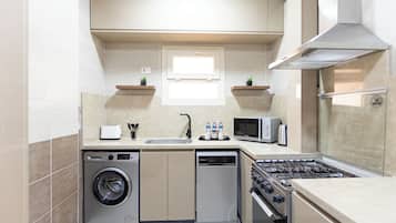 Deluxe Apartment, 3 Bedrooms, Balcony, City View | Private kitchen | Full-size fridge, microwave, oven, stovetop