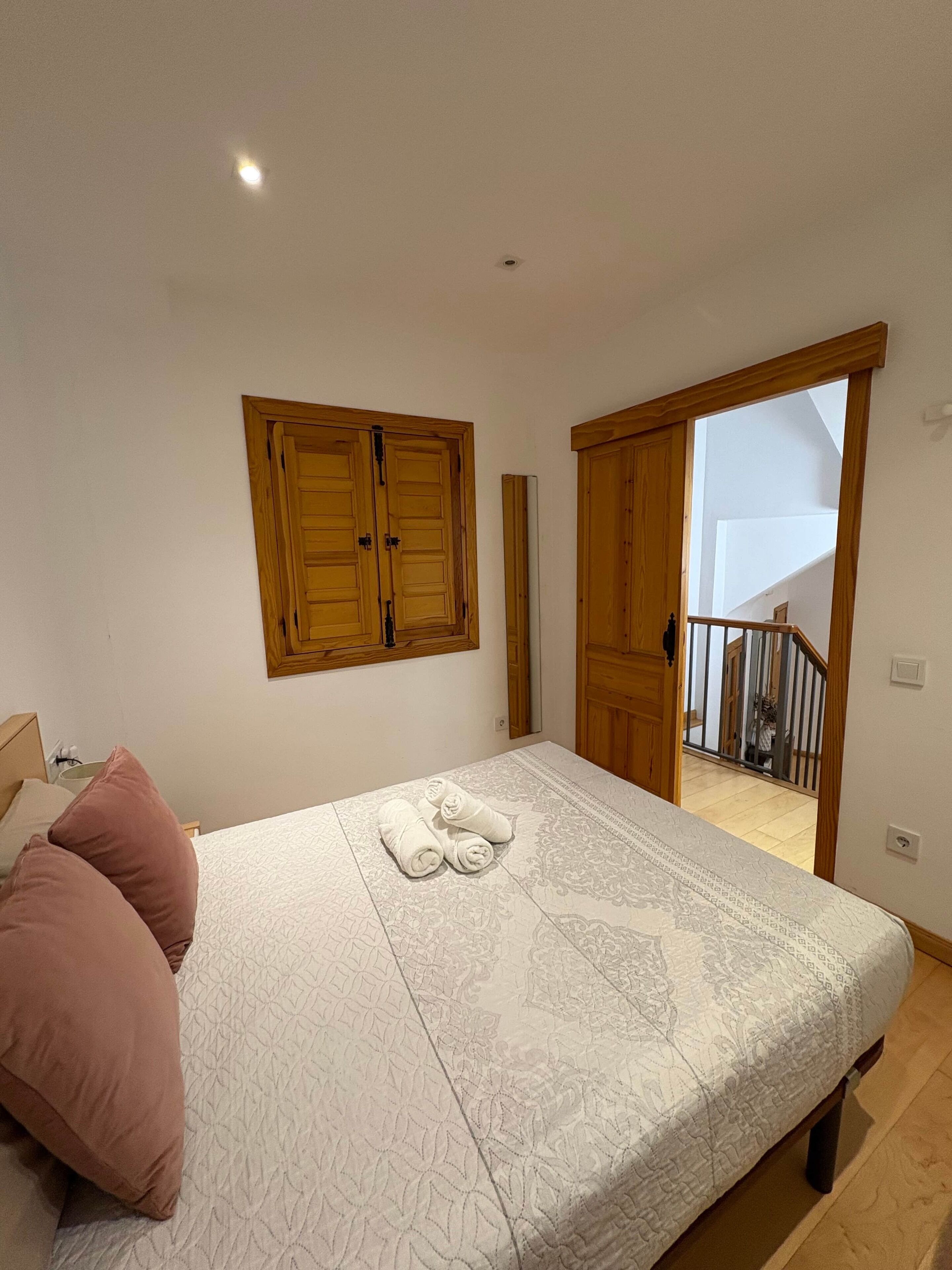 1 slaapkamer, een strijkplank/strijkijzer, wifi, beddengoed