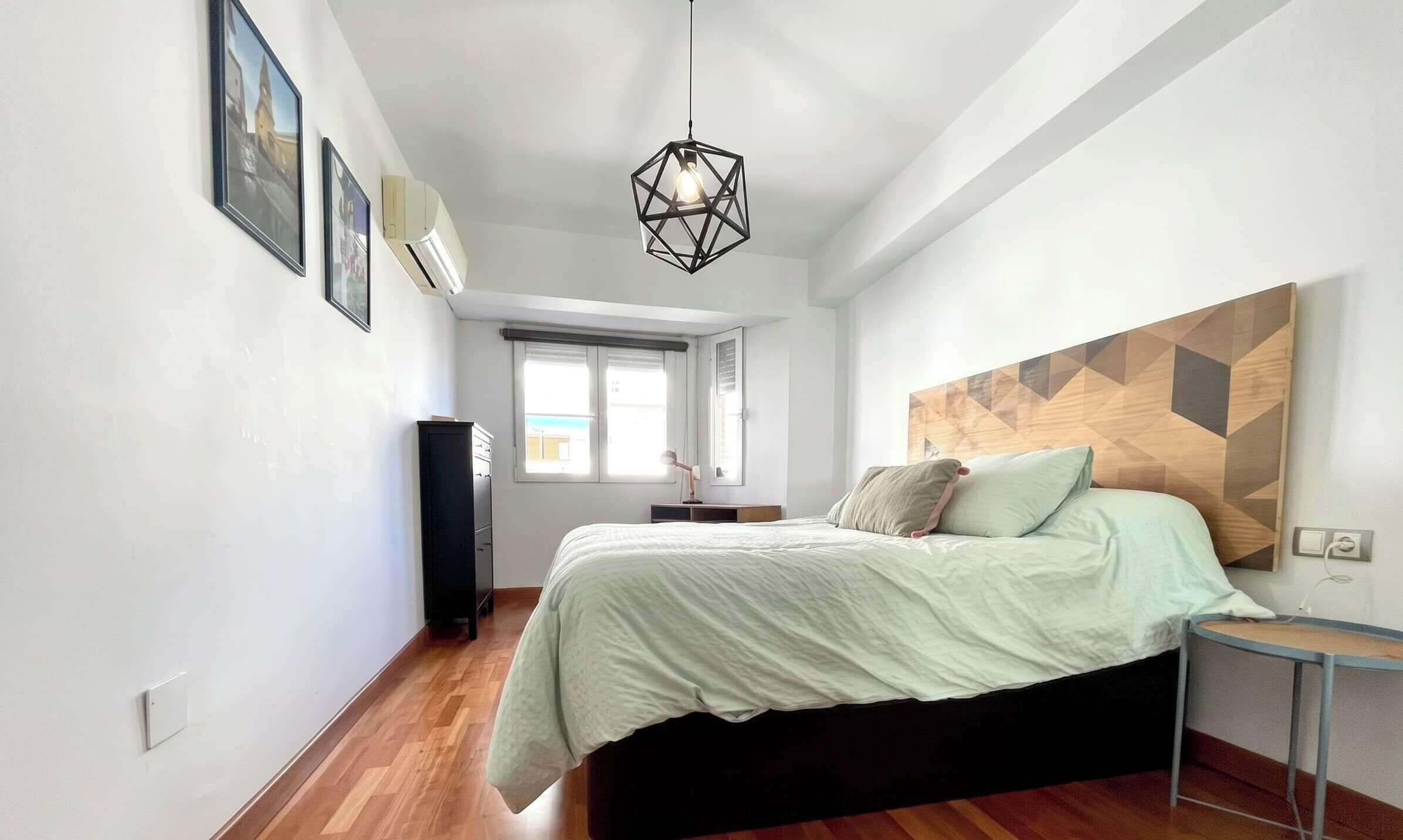 2 slaapkamers, een strijkplank/strijkijzer, wifi, beddengoed
