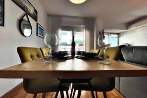 Dining - Centrally located urban apartment with terrace (Córdoba)