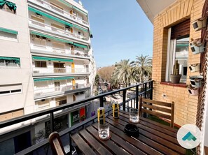 Outdoor dining - Centrally located urban apartment with terrace (Córdoba)