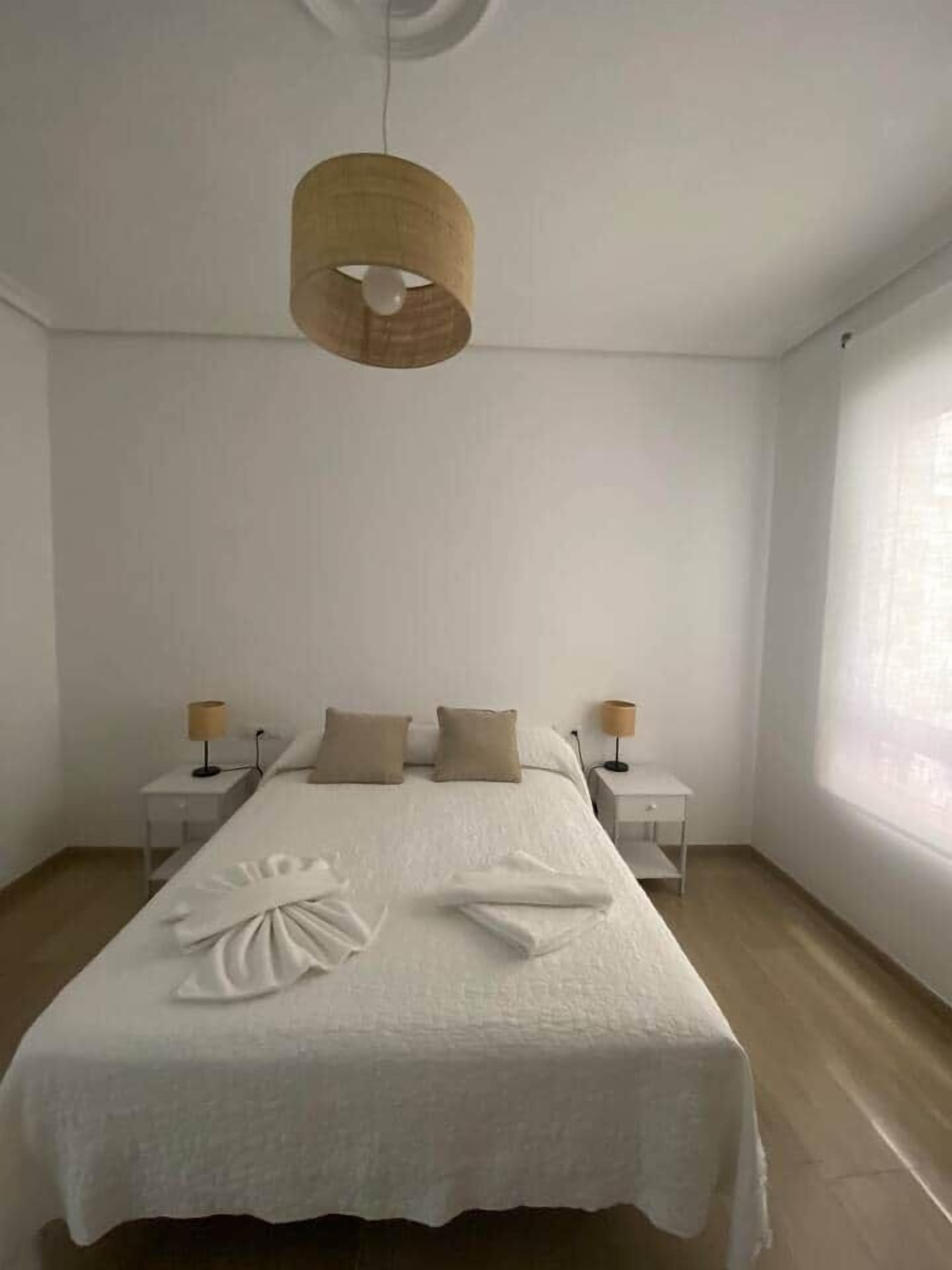 3 habitaciones, tabla de planchar con plancha y wifi 
