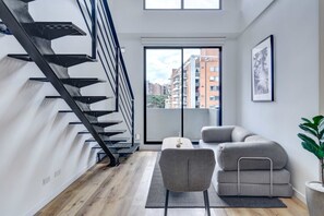 TV - w* |  Stylish & Cozy Duplex Loft in Zona G (Bogotá)