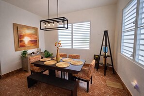 Dining - Comfortable home near everything. Family Friendly! Free parking, Fast Wi-Fi. (San Juan)