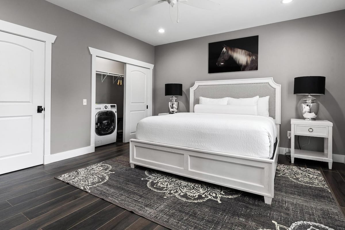 Suite de lujo, 1 habitación, accesible en silla de ruedas, no fumadores | Ropa de cama de alta calidad y colchones con acolchado adicional
