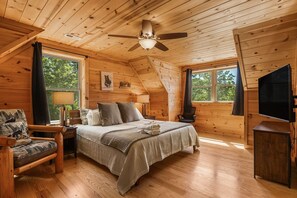 6 bedrooms, desk, iron/ironing board, WiFi - Luxury Log Cabin with Hot Tub, Game Room & Theater and Mountain Views (Black Mountain)