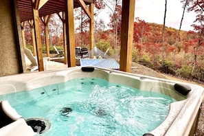 Outdoor spa tub - Luxury Log Cabin with Hot Tub, Game Room & Theater and Mountain Views (Black Mountain)