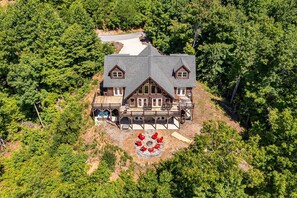 Exterior - Luxury Log Cabin with Hot Tub, Game Room & Theater and Mountain Views (Black Mountain)
