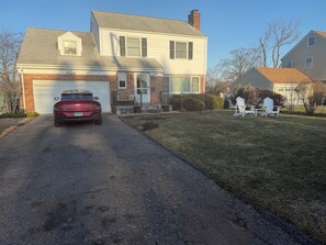 Exterior - SHIPPAN POINT SUMMER RENTAL.   UNIQUE BEACH COMMUNITY. (Stamford)