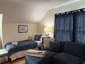 Interior - SHIPPAN POINT SUMMER RENTAL.   UNIQUE BEACH COMMUNITY. (Stamford)