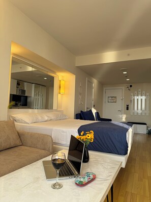Blackout curtains, soundproofing, iron/ironing board, free WiFi - Orbi City Aparts room (Batumi)