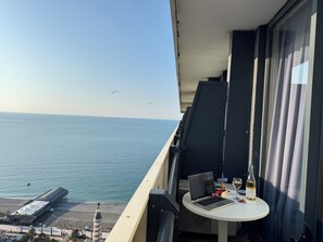 Property grounds - Orbi City Aparts room (Batumi)