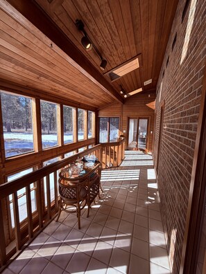 Dining - Luxury Black Forest 4BR, Sleeps 13, Indoor Spa, Dry Sauna, Arcade Games, Theater (Colorado Springs)