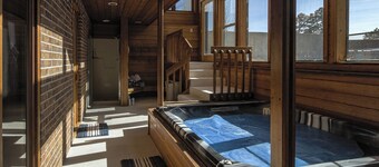 Luxury Black Forest 4BR, Sleeps 13, Indoor Spa, Dry Sauna, Arcade Games, Theater