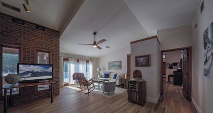 Luxury Black Forest 4BR, Sleeps 13, Indoor Spa, Dry Sauna, Arcade Games, Theater