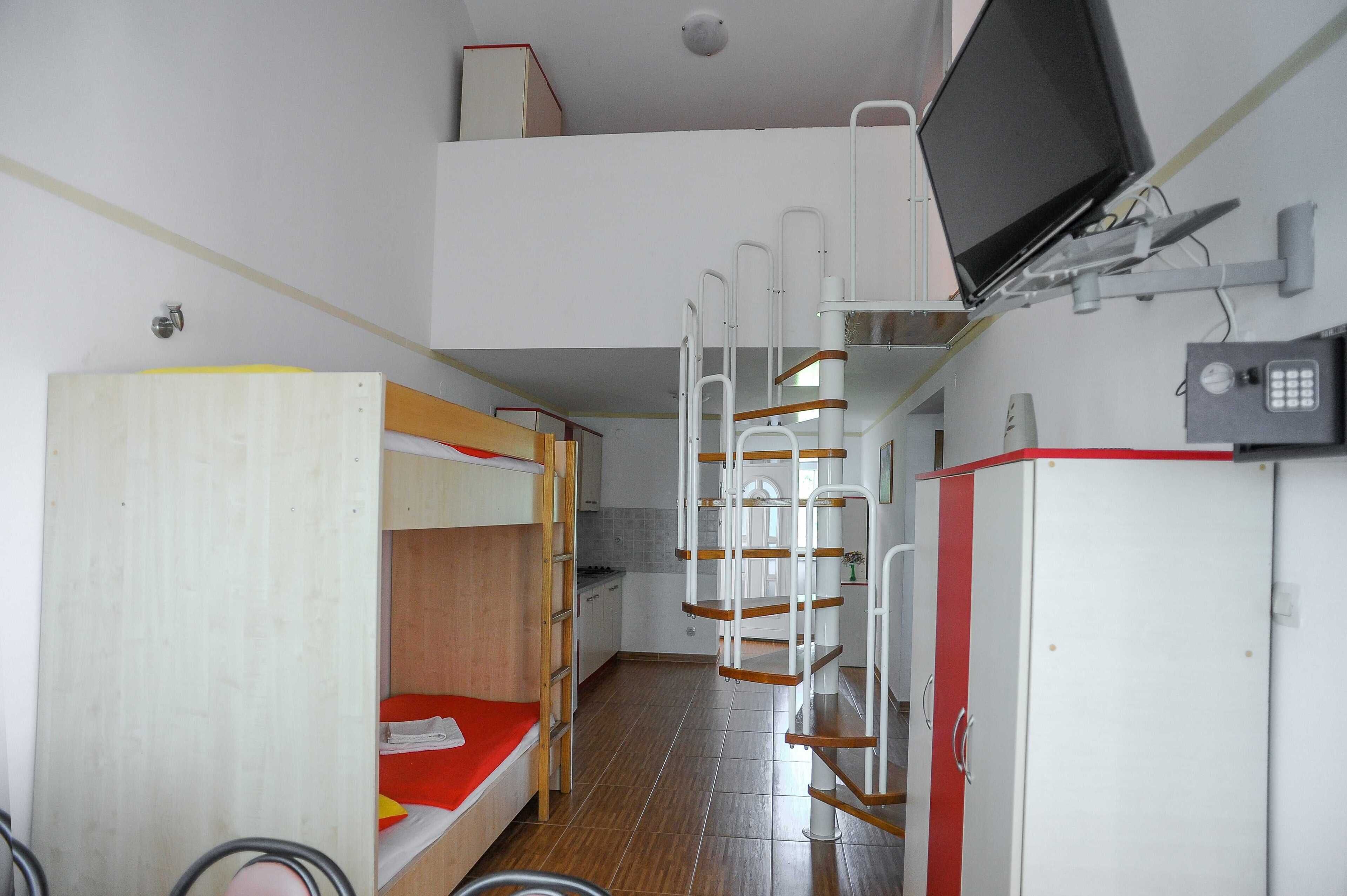 Apartment (Duplex Four Bedroom Apartment with Se)