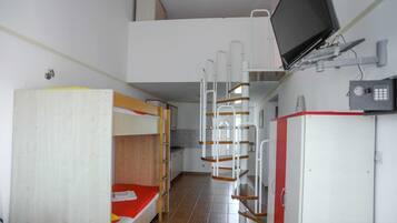 Lejlighed (Duplex Four Bedroom Apartment with Se)