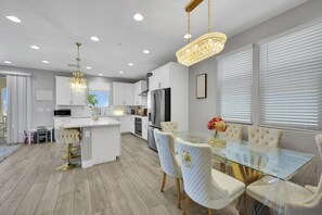 Private kitchen - Gated - Luxury Pool/Spa Summerlin - Red Rocks (Las Vegas)