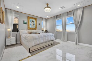 4 bedrooms, iron/ironing board, WiFi, bed sheets - Gated - Luxury Pool/Spa Summerlin - Red Rocks (Las Vegas)