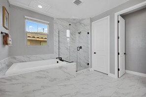 Shower, towels, soap, toilet paper - Gated - Luxury Pool/Spa Summerlin - Red Rocks (Las Vegas)