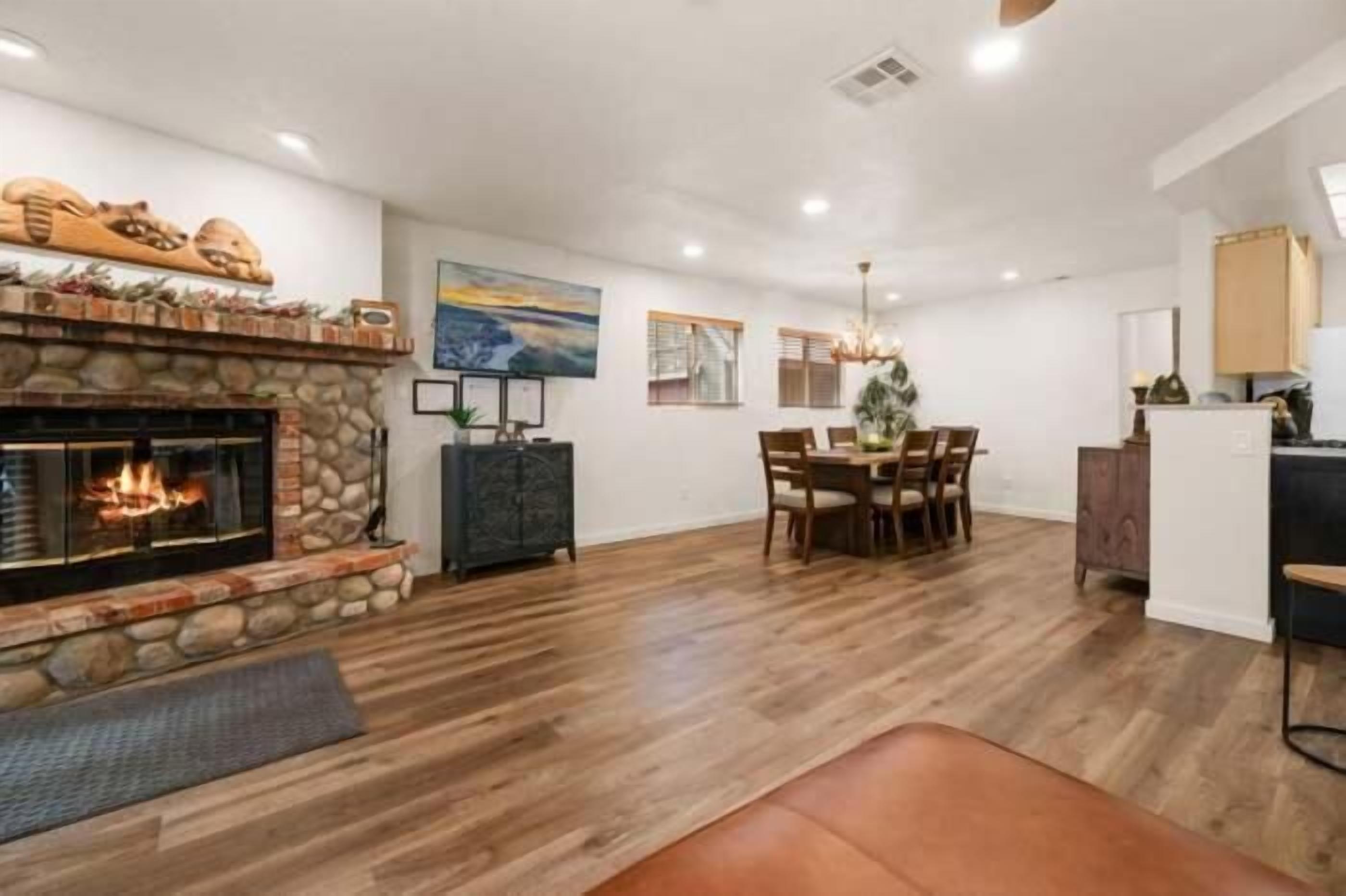 基本獨棟房屋, 庭院, 山景