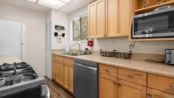 Basic-Haus, Terrasse, Bergblick | Eigene Küche