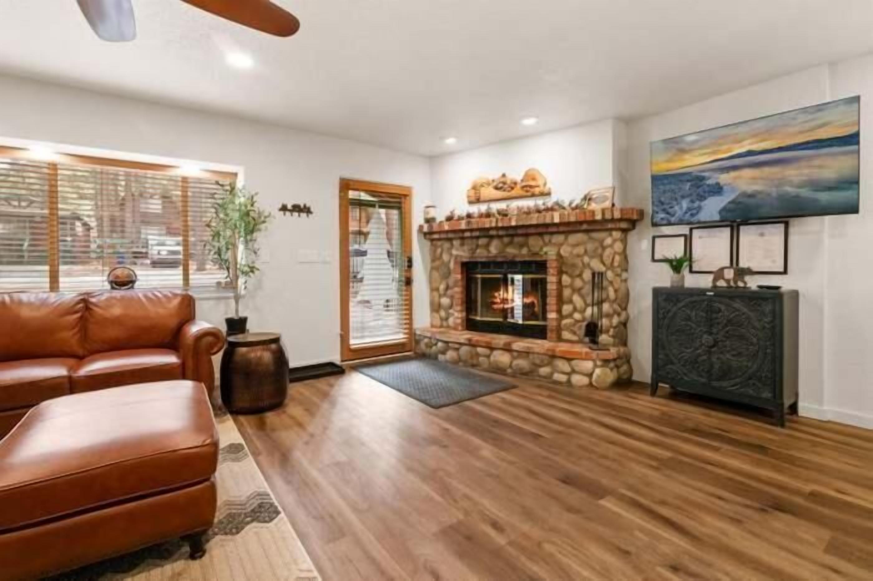 基本獨棟房屋, 庭院, 山景