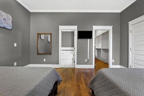 6 bedrooms, iron/ironing board, free WiFi, bed sheets - 07 Large Side by Side Homes Available, 3mi to Broadway (Nashville)