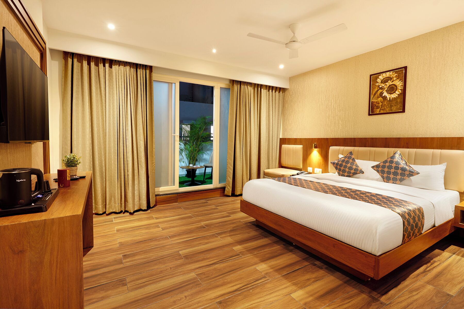 Deluxe Double Room, Balcony, City View