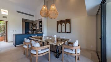 Villa | Dining