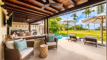 Villa | Outdoor dining