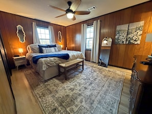 3 Schlafzimmer, Schreibtisch, Bügeleisen/Bügelbrett, Reisekinderbett