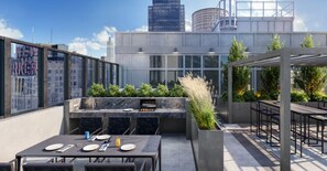 Outdoor dining - Stylish 1BR Retreat at The Olivia w Rooftop Garden (New York)