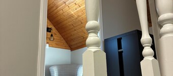 Cozy private entire home in Stettler.
Walking distance to commercial areas.