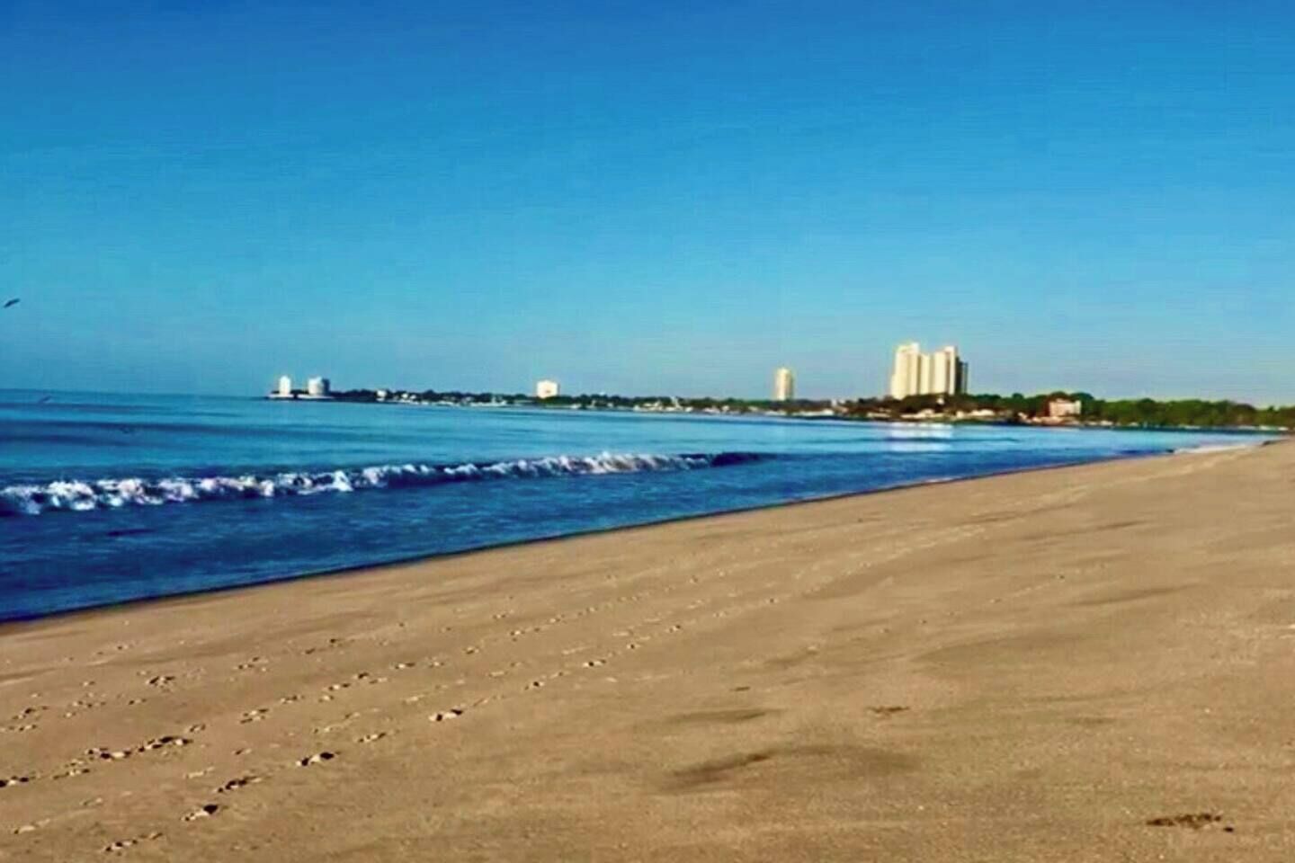 Una spiaggia nelle vicinanze
