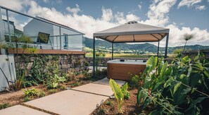 Terrace/patio - Mountain View Apartment with Jacuzzi & Pool Benilde Village House, Azores (Açores)