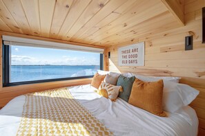 Luxury Cabin, Beachfront | Free WiFi - Direct Waterfront Cabin Sunset Views 2 (Mary Esther)
