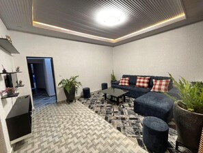 Deluxe Double Room, Garden View | Living area - Tivana  (Kigali)