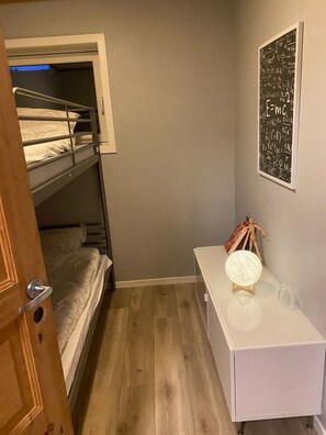 2 bedrooms, iron/ironing board, WiFi, bed sheets - Leilighet i solfylte Mandal (Agder)