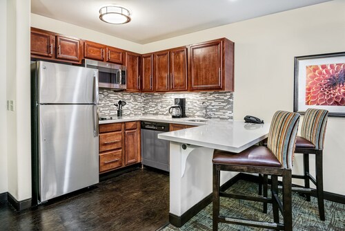 Suite with Pool + Hot Tub Access + Daily Breakfast