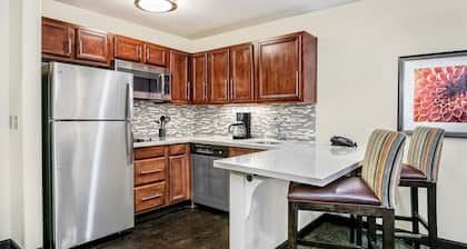 Suite with Pool + Hot Tub Access + Daily Breakfast