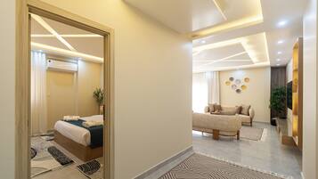 Deluxe Apartment, 4 Bedrooms, Balcony, City View