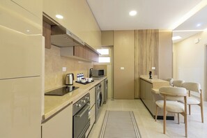 Appartement Deluxe, 2 chambres, balcon, vue ville | Cuisine privée