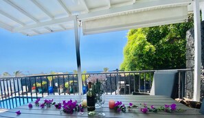 Outdoor dining - Stunning Spacious Villa with Sea Views & Heated Private Pool - Puerto del Carmen (Tías)